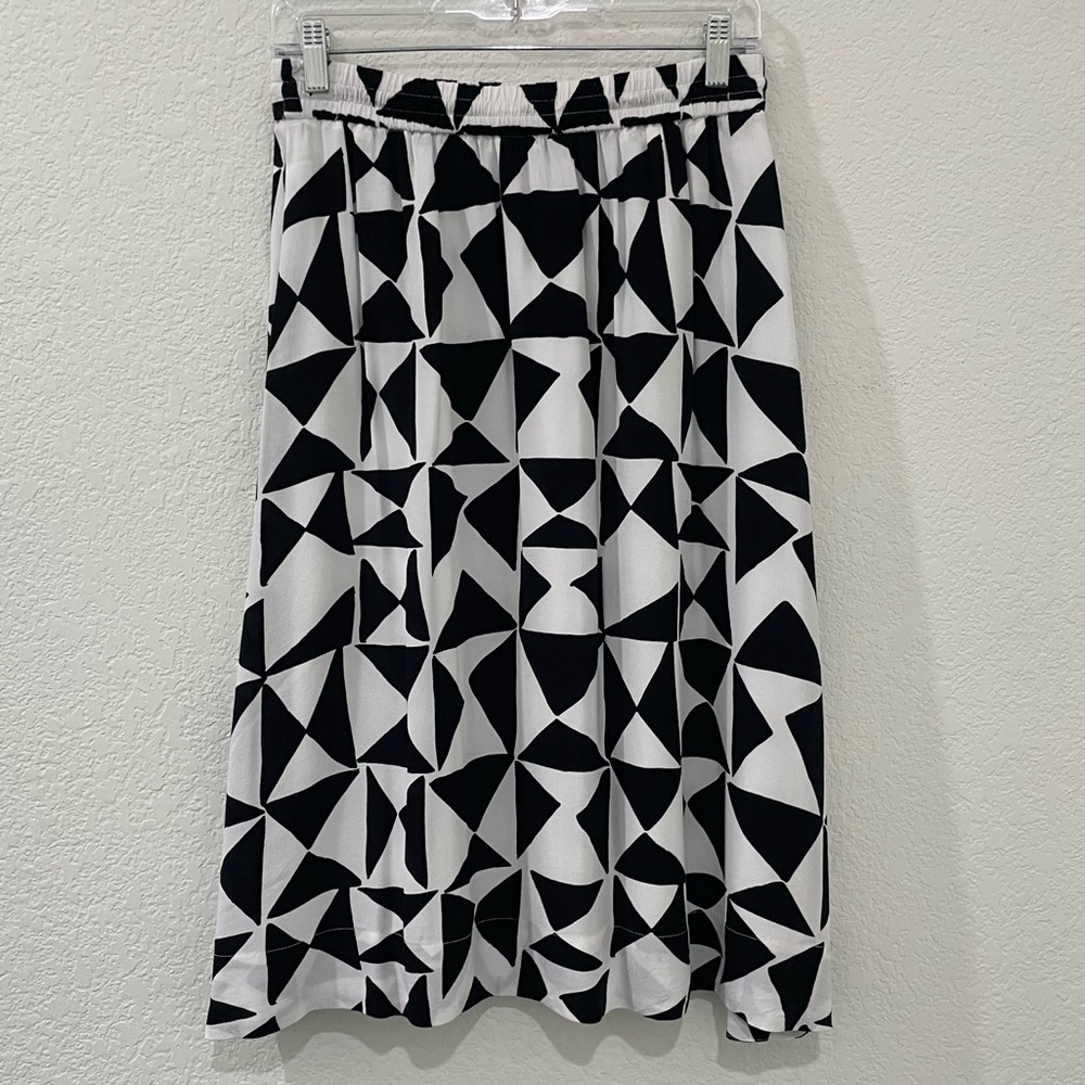 LOFT Black and White Geometric Midi Skirt - Picture 4 of 9